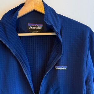 Patagonia Men's Dark blue R1 Tech
